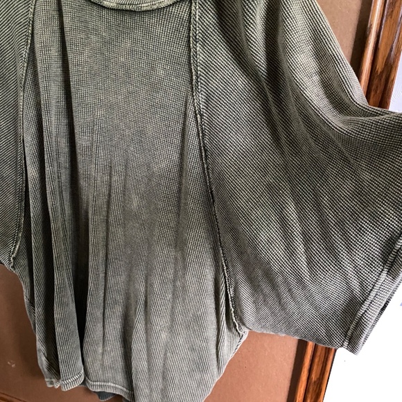 Pilcro Green Top Size Large - Picture 6 of 6